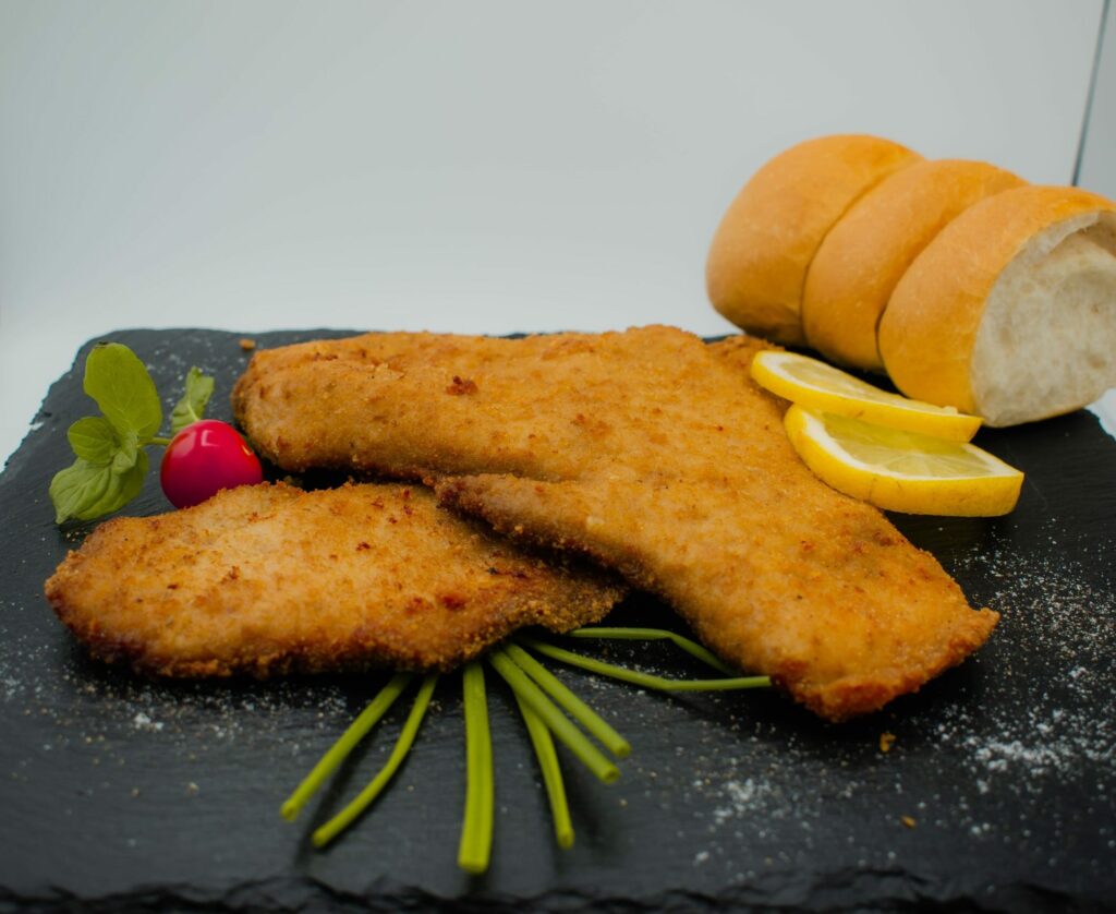 Schnitzel vom Imbiss Fritz in Bielefeld: Zartes, knusprig paniertes Schnitzel, frisch zubereitet – ein Klassiker, der immer schmeckt. Schnitzel Bielefeld