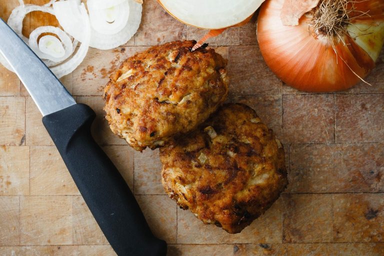 Hausgemachte Frikadellen vom Imbiss Fritz in Bielefeld: Saftige, frisch zubereitete Frikadellen – ein Klassiker, der bei jedem Bissen überzeugt. Bielefeld Imbissgerichte