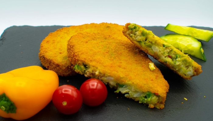 Gemüseschnitzel vom Imbiss Fritz in Bielefeld: Knusprig paniertes Schnitzel mit einer herzhaften Gemüsefüllung – die perfekte vegetarische Alternative.