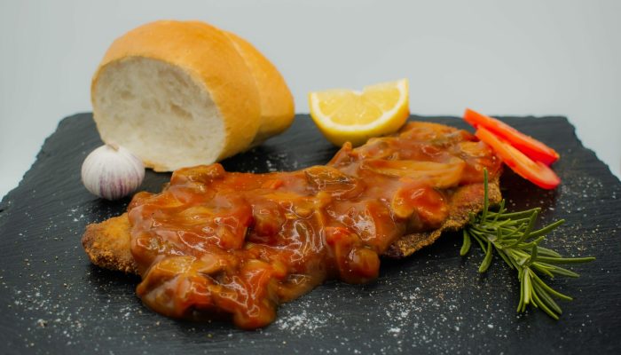 Jägerschnitzel vom Imbiss Fritz in Bielefeld: Knuspriges Schnitzel mit herzhafter Jägersauce und Champignons – ein zeitloser Genuss für Schnitzelliebhaber.