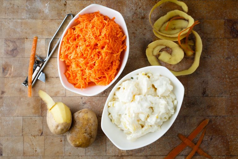 Frische Salate vom Imbiss Fritz in Bielefeld: Knackige, hausgemachte Salate mit frischen Zutaten – der perfekte Begleiter zu deinen Lieblingsgerichten.